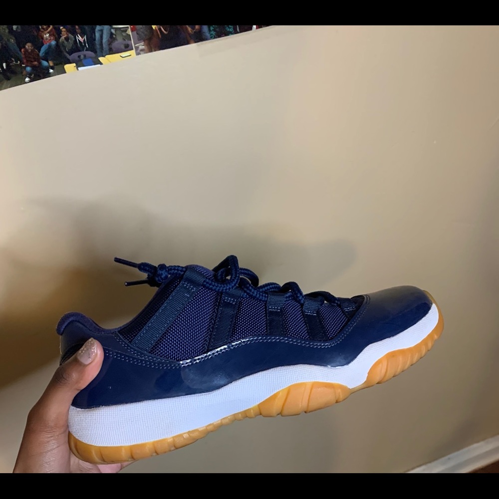 Jordan 11 navy gum size 8 in men’s